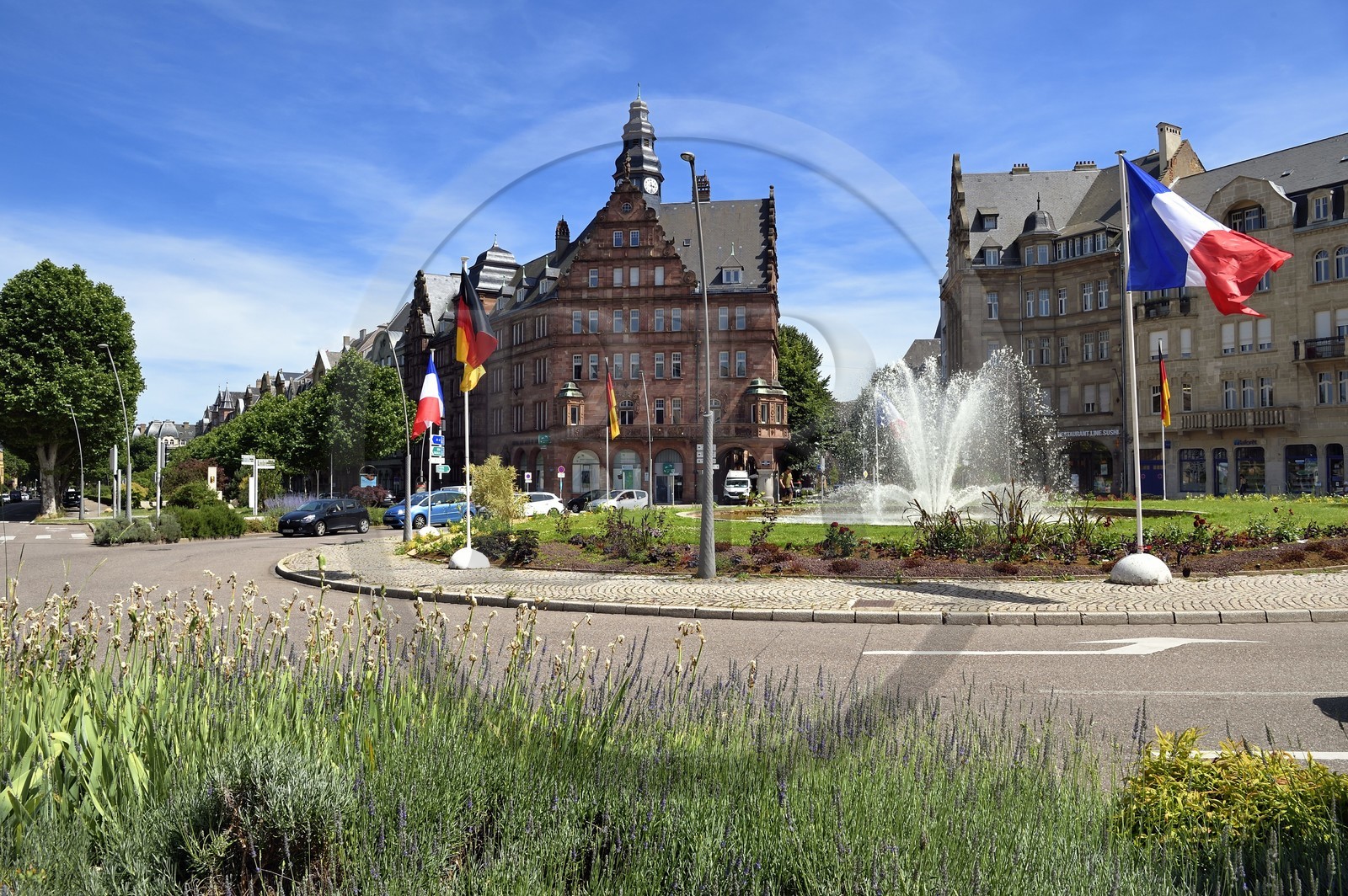 France, Moselle (57), Metz, quartier impérial, place Raymond Mondon, au centre la Maison de la fédération des corporations destiné à la promotion des Arts et Métiers (Gewerbehaus)