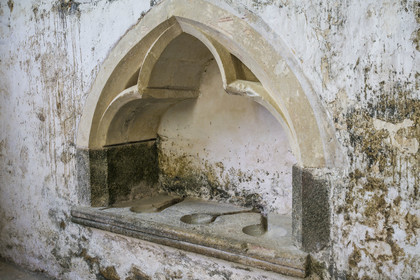 France, Vendée (85), Pouzauges, église romane Notre-Dame du Vieux Pouzauges du XIème siècle, lavabo liturgique du  XIIIème siècle