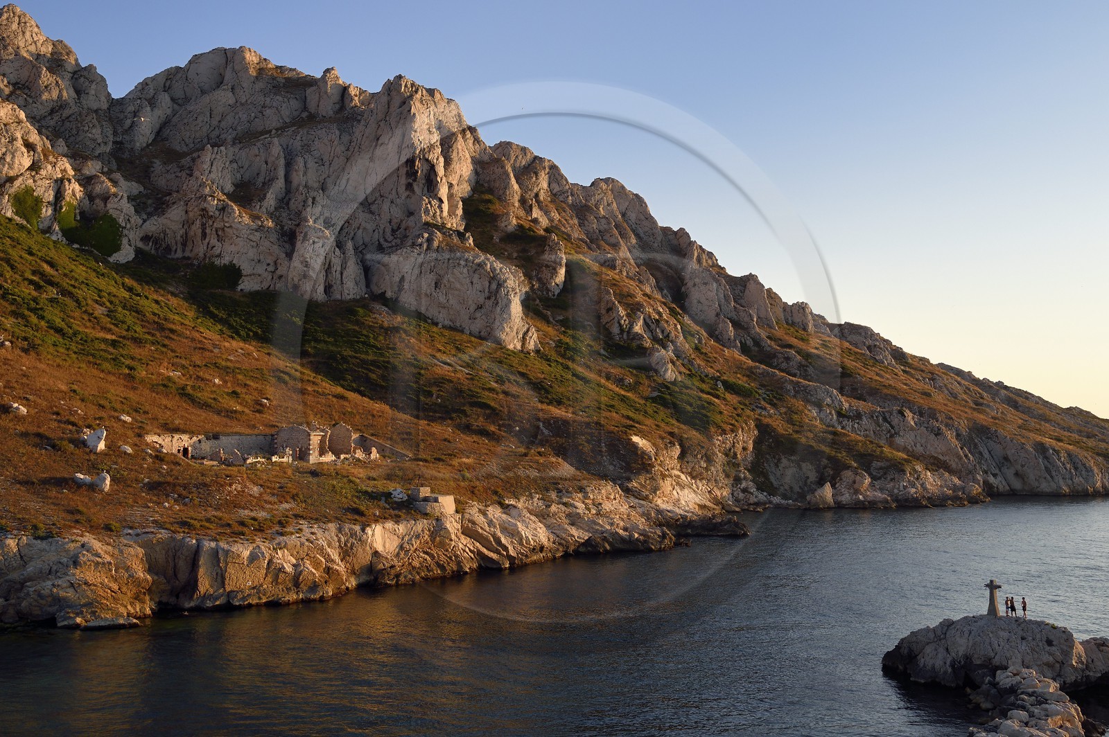 France, Bouches-du-Rhône (13), Marseille, Parc national des Calanques, Les Goudes, passages des Croisettes, les falaises de l'Ile Maire (demande d'autorisation nécessaire avant publication)
