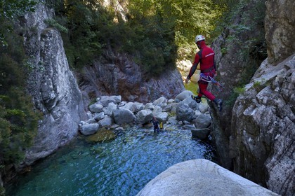 France, Corse du Sud, Alta Rocca, Bavella, canyonning in the stream of Polischellu