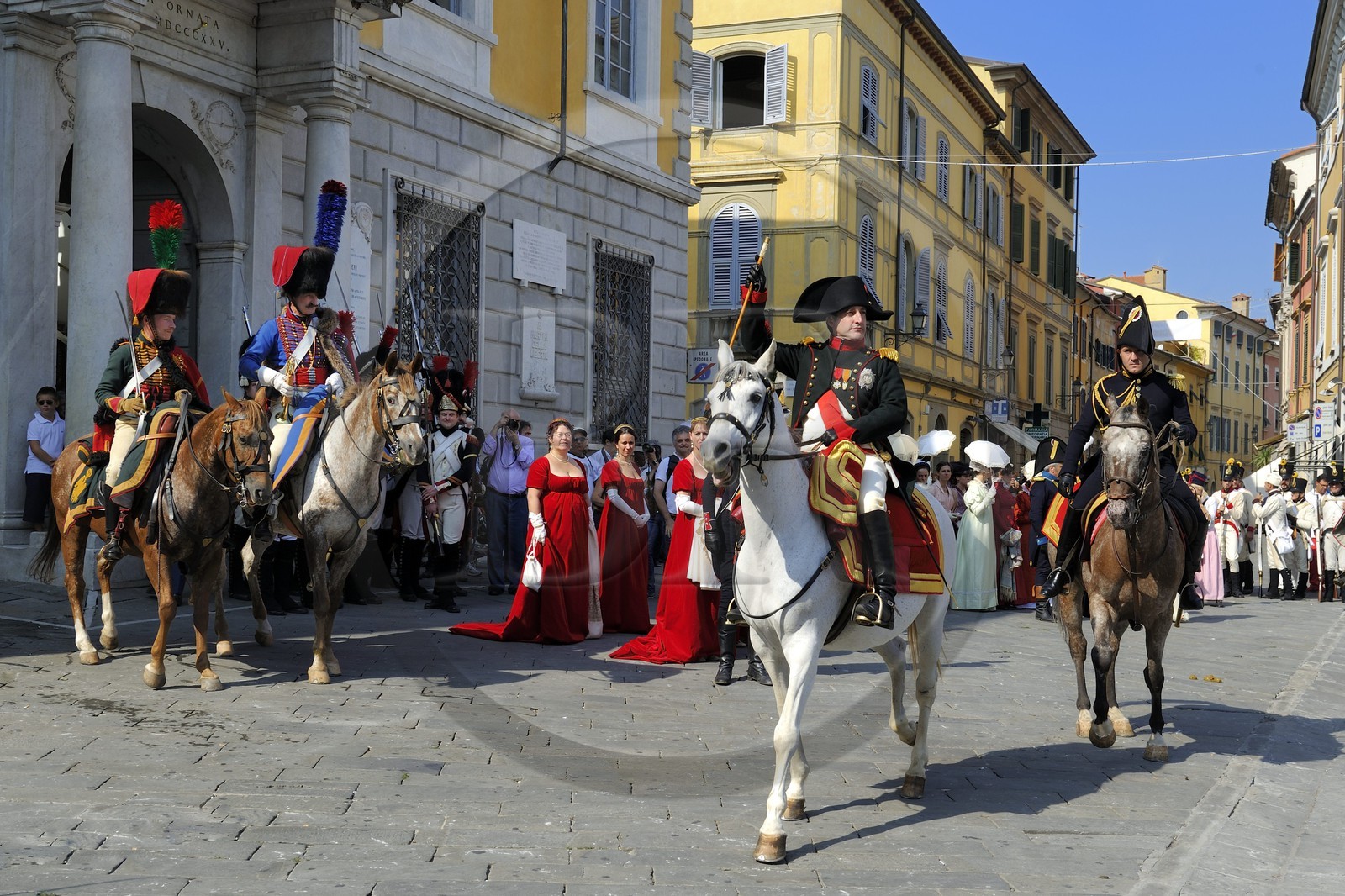 Italy, Liguria, Sarzana, Napoleon Festival, Napoleon and his suite in front of the Palazzo Roderio on the Piazza Matteotti Italy, Liguria, Sarzana, Napoleon Festival, Napoleon and his suite in front of the Palazzo Roderio on the Piazza Matteotti