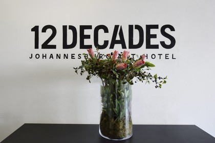 Afrique du Sud, province de Gauteng, Johannesburg, quartier de Maboneng, le Johannesburg Art hotel 12 Decades retrace l'histoire de Johannesburg de 1886 à 2006 avec des chambres conçues et conceptualisées par des artistes et des designers parmis les plus célèbres d'Afrique du Sud