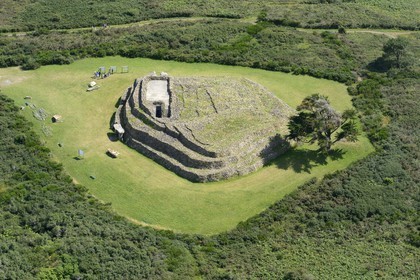 France, Morbihan, Gulf of Morbihan (Golfe du Morbihan), Rhuys peninsula, Arzon, Petit Mont cairn (aerial view)