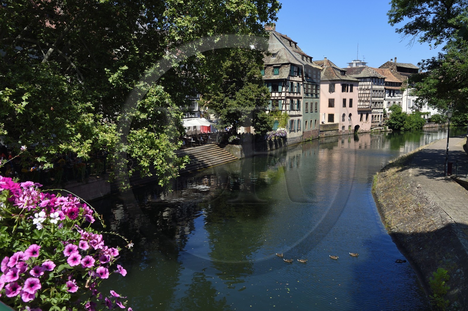 France, Bas-Rhin (67), Strasbourg, vieille ville classée au Patrimoine Mondial de l'UNESCO, quartier de la Petite France, quai de la Petite France France, Bas-Rhin (67), Strasbourg, vieille ville classée au Patrimoine Mondial de l'UNESCO, quartier de la Petite France, quai de la Petite France