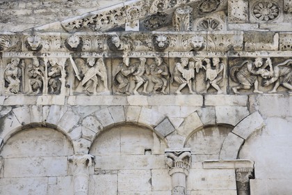 France, Gard, Nimes, detail of the facade of Notre-Dame-et-Saint-Castor