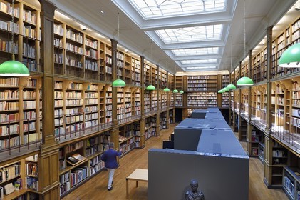 France, Var, Toulon, Toulon Art Museum (MAT), the library