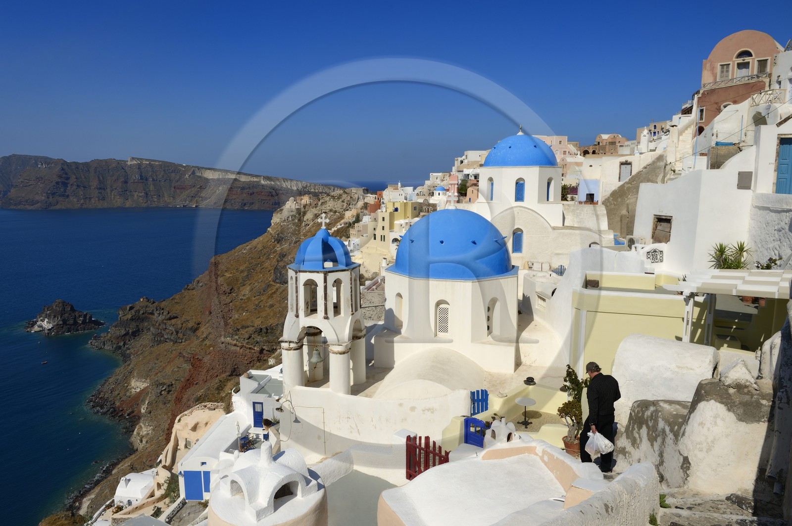 Grèce, Les Cyclades, mer Égée, île de Santorin (Thira ou Théra), le village de Oia qui surplombe la Caldera