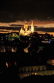 France, Paris (75018), le Sacré-Coeur et Montmartre vus du quai de Jemmapes