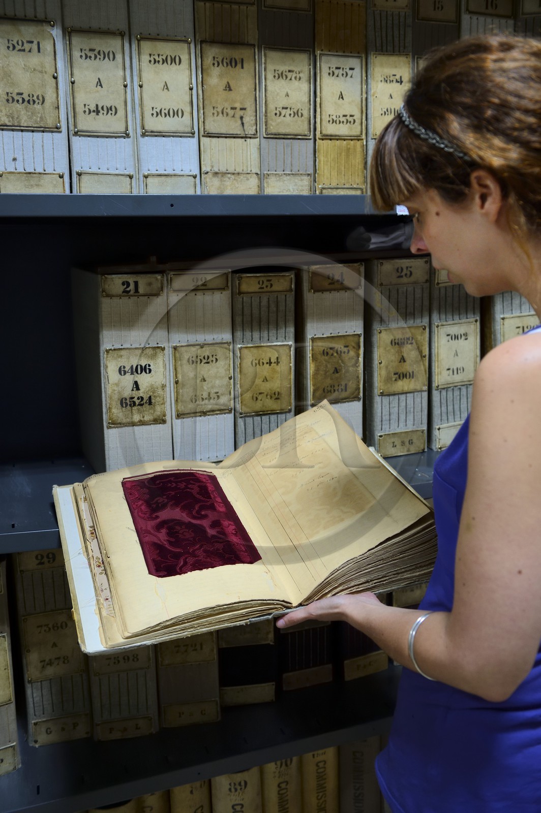 France, Rhône (69), Lyon, quartier de la Croix-Rousse, Manufacture de soieries Prelle, les archives comptent plusieurs dizaines de milliers de documents, livre de patron