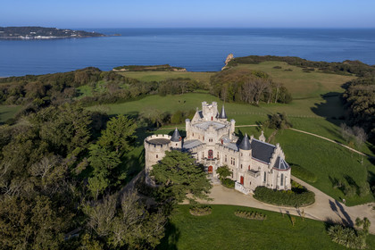 France, Pyrénées-Atlantiques (64), la côte du Pays-Basque, Hendaye, chateau d'Abbadia construit en 1870 par Eugène Viollet-le-Duc pour Antoine d'Abbadie d'Arrast (vue aérienne)