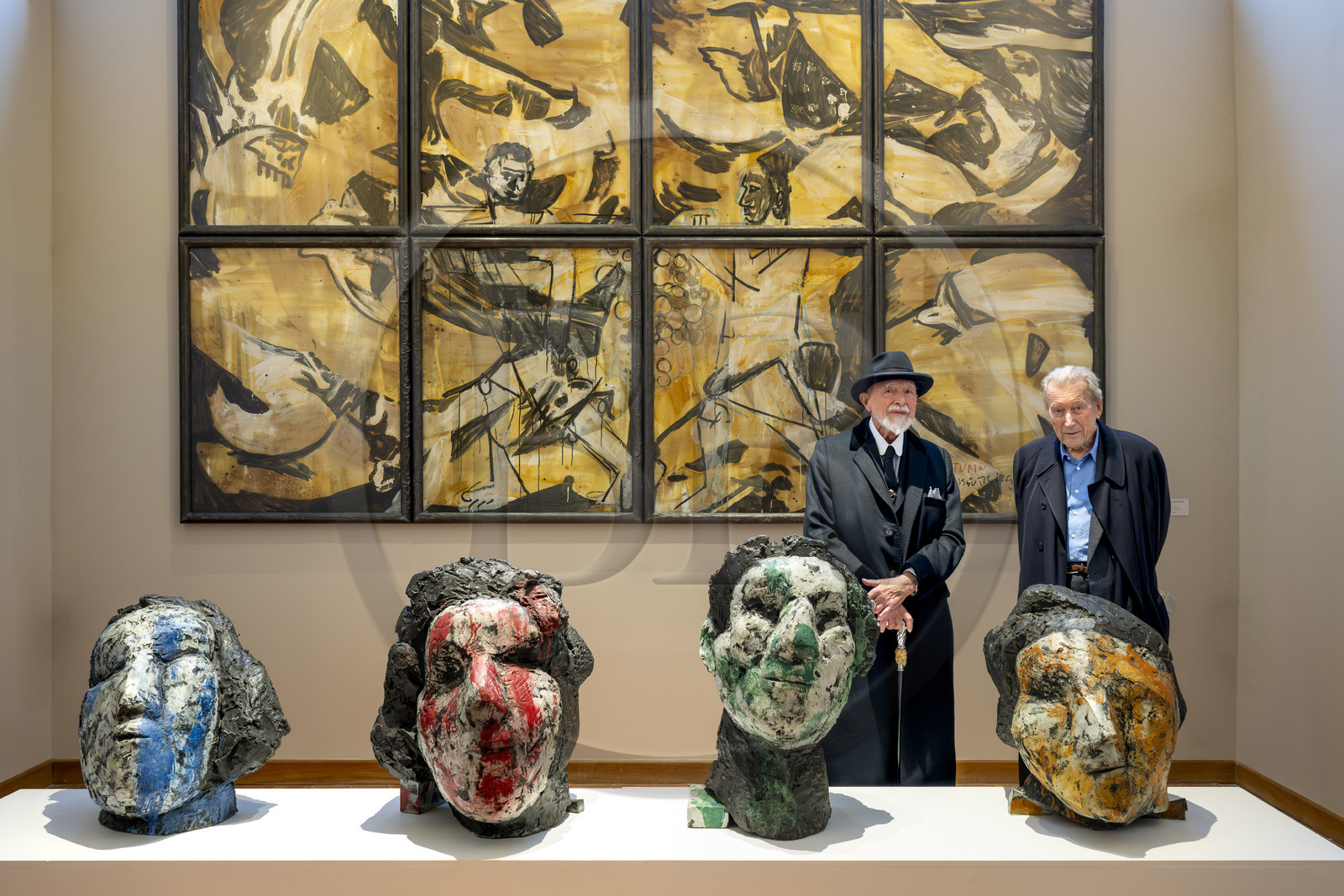 France, Paris (75), Musée Maillol, le peintre et sculpteur allemand Markus Lüpertz lors de son exposition en dialogue avec l'oeuvre d'Aristide Maillol, son galeriste Michael Werner à sa droite,  bronzes peints et technique mixte sur papier