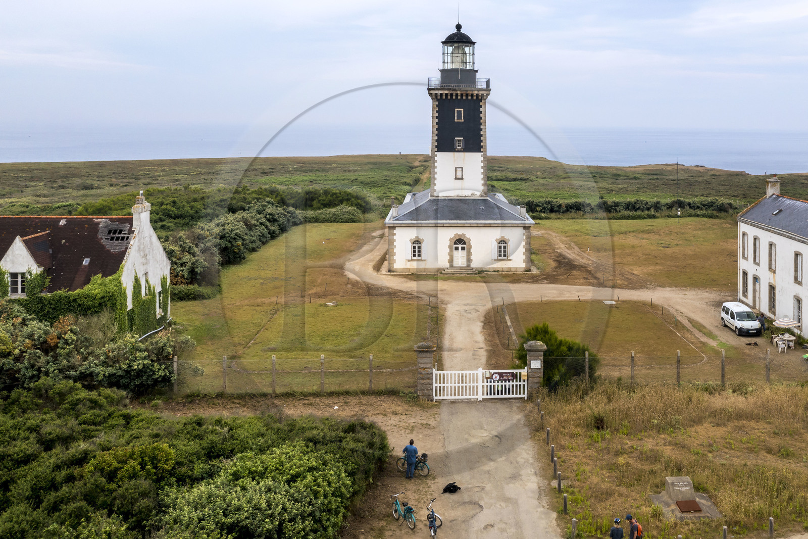 France, Morbihan (56), Ile de Groix, la réserve naturelle de la Pointe de Pen-Men, le phare de Pen-Men (vue aérienne)