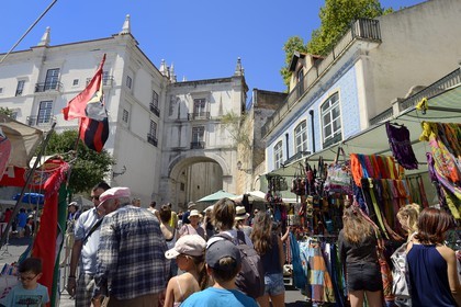 Portugal, Lisbonne, quartier de l'Alfama, campo de Santa Clara, le marché aux puces la Feira da Ladra (foire de la voleuse)