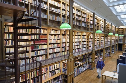 France, Var, Toulon, Toulon Art Museum (MAT), the library