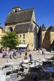 France, Dordogne, Perigord Noir, Dordogne valley, Sarlat la Caneda, Place de la Liberte, cafe terrace and Ste Marie old church in the background