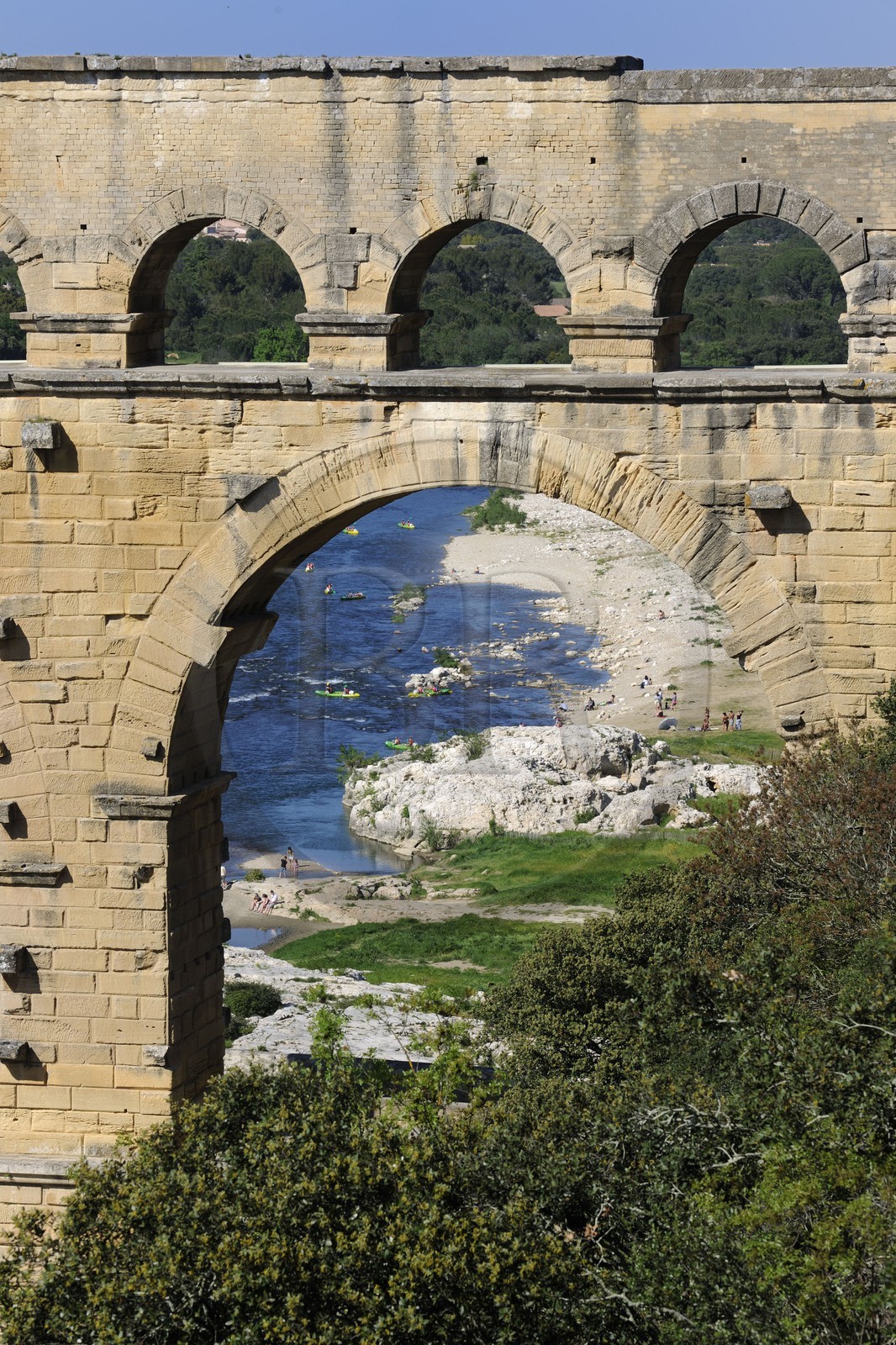 France, Gard (30), le Pont du Gard classé Patrimoine Mondial de l'UNESCO, aqueduc romain qui enjambe le Gardon France, Gard (30), le Pont du Gard classé Patrimoine Mondial de l'UNESCO, aqueduc romain qui enjambe le Gardon