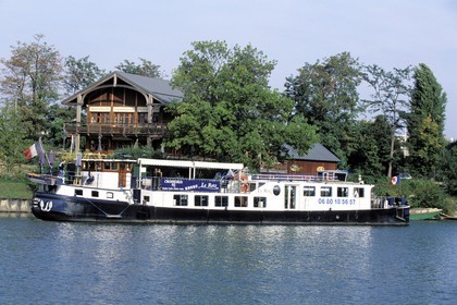France, Hauts de Seine, Rueil Malmaison, impressionist riverbanks of the Seine river