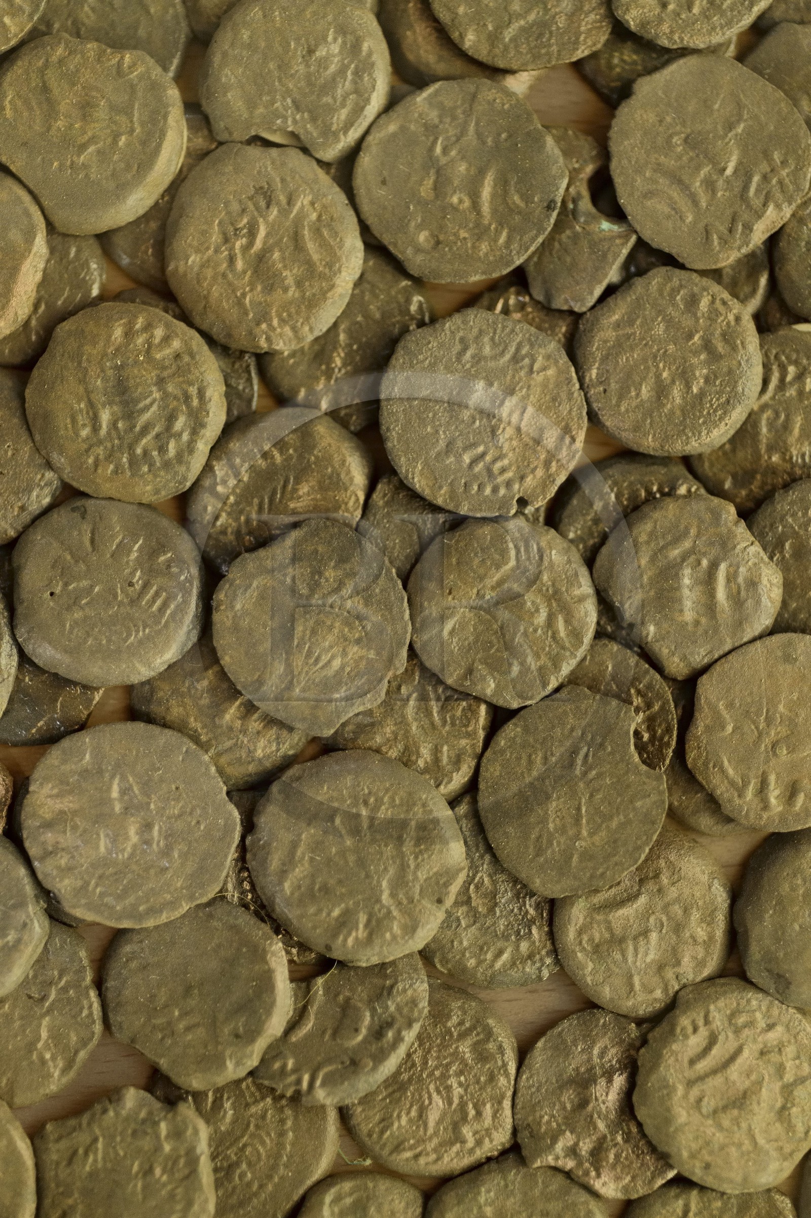 Israel, Jérusalem, Centre Davidson, pièces de monnaie de bronze appelées Perutot trouvées dans la rue hérodienne et probablement apportées par des pèlerins