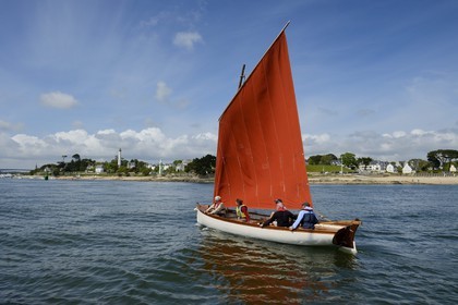France, Finistere, Benodet, Trez Cove, arrival of the sailing boat (yole) Poull Mousig in the Odet river estuary