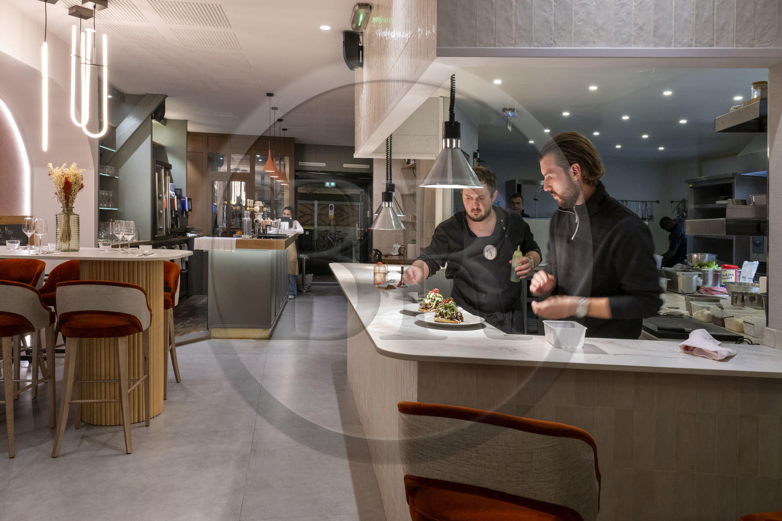 France, Côte-d'Or (21), Dijon, zone classée Patrimoine Mondial de l'UNESCO, François Louvel dans sa Brasserie François autour des halles centrales
