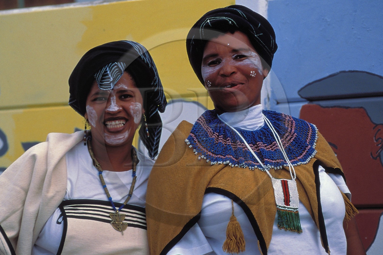 Afrique du Sud, péninsule du Cap, femmes maphuthe dans un canton de la ville du Cap