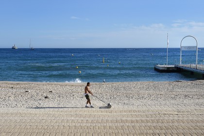 France, Alpes-Maritimes (06), Cannes, préparation de la plage de la Croisette