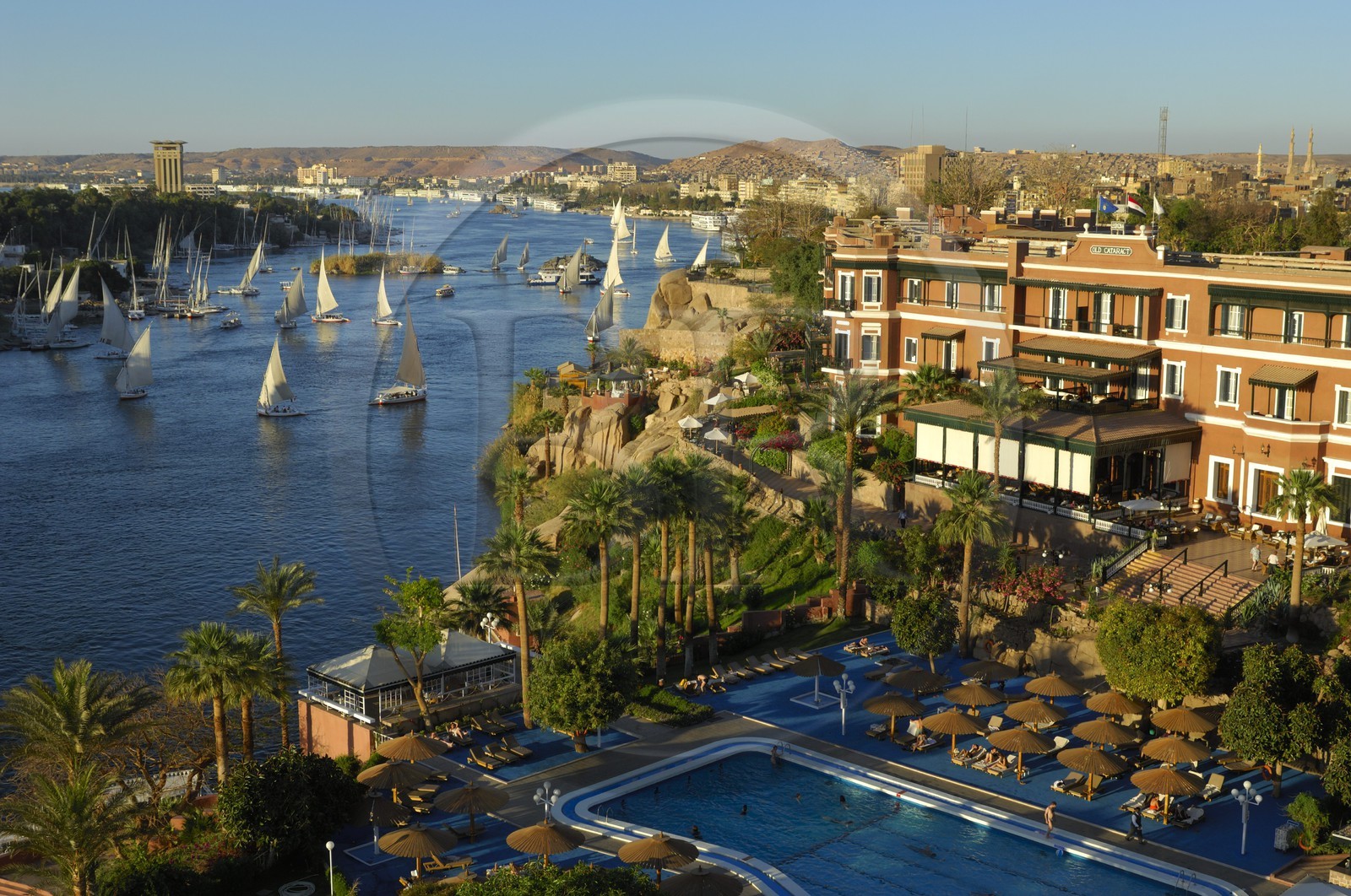 Egypte, Haute Egypte, Nubie, vallée du Nil, Assouan, l'hotel Old Cataract dominant le Nil