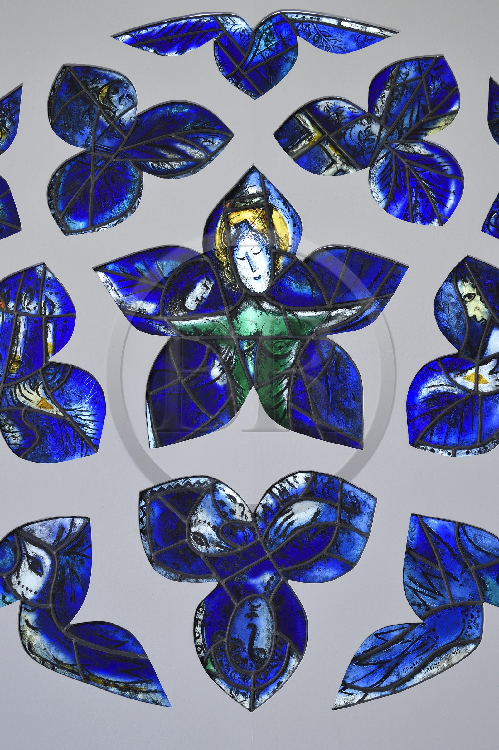 France, Alpes-Maritimes (06), Nice, musée national Marc Chagall de l'architecte André Hermant et créé à l'initiative d'André Malraux, La Rose Bleue (1964) vitrail d'essai pour la cathédrale de Metz