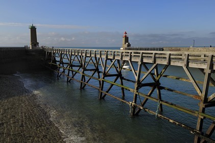 France, Seine Maritime, Pays de Caux, Cote d'Albatre, Fecamp, wooden footbridge at the entrance of the harbour