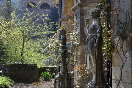 France, Aude (11), abbaye cistercienne de Fontfroide, façade du bâtiment des frères convers