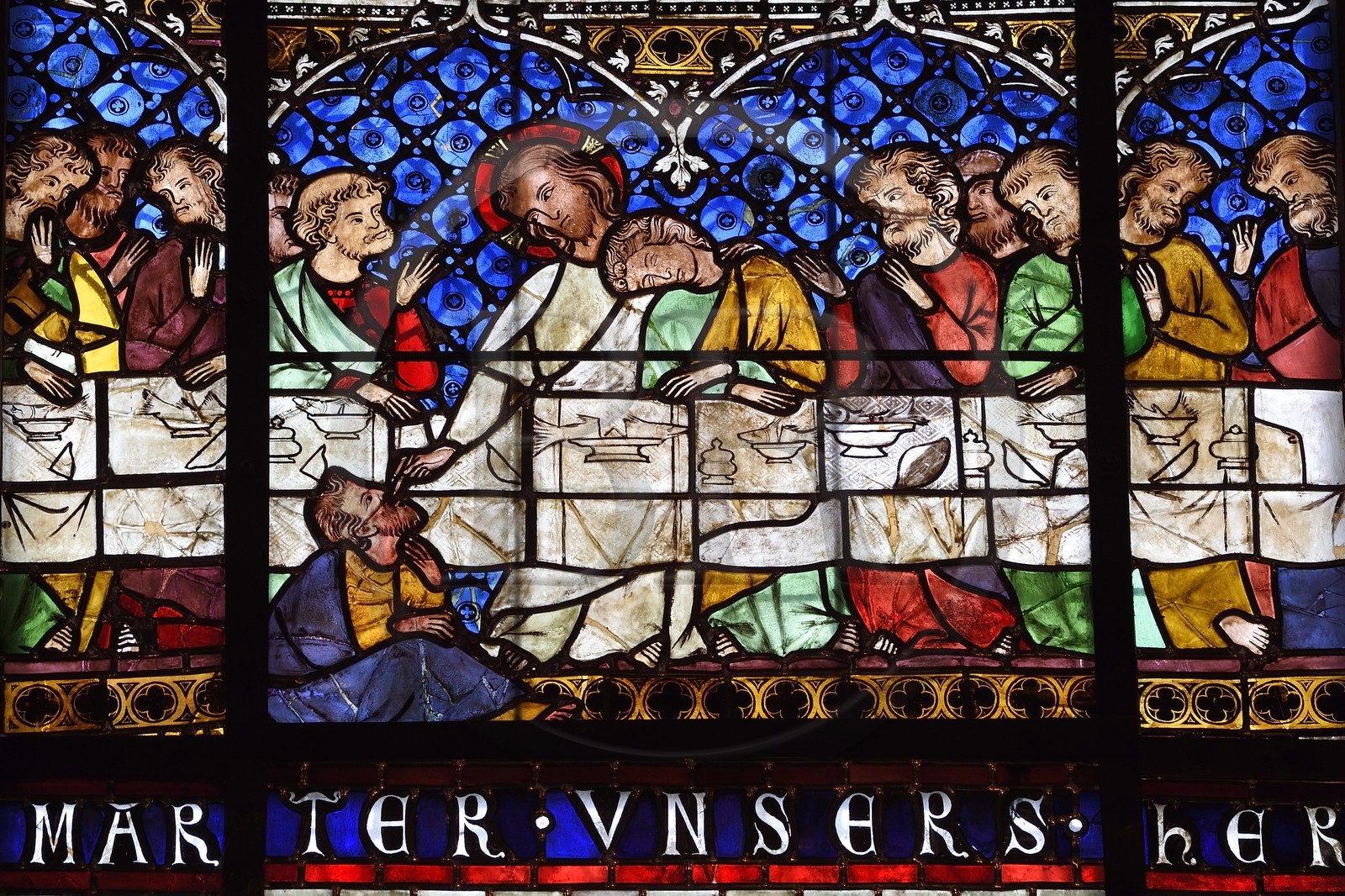 France, Bas-Rhin (67), Strasbourg, vieille ville classée au Patrimoine Mondial de l'UNESCO, la cathédrale Notre-Dame, les vitraux du bas coté sud de la nef datent du XIVe siècle et représentent les scènes de la vie du Christ et de la Vierge, la Passion du Christ, la Cène