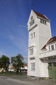 Norvège, Hordaland, Bergen, maisons en bois du quartier de Sandviken, ancienne caserne de pompier