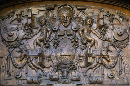 France, Vaucluse (84), Avignon, basilique Saint Pierre (XVe et XVIe siècle), détail des portes monumentales en noyer d'Antoine Vollard (1551)