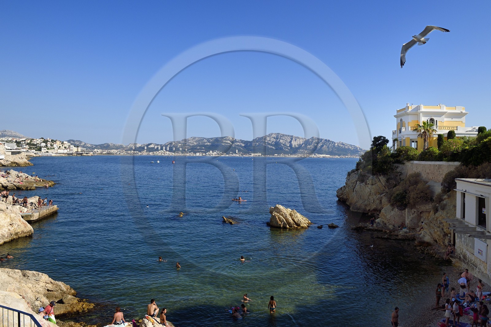 France, Bouches-du-Rhône (13), Marseille, quartier d'Endoume, Malmousque, Anse de Maldormé dominé par la Villa Petite Ourse