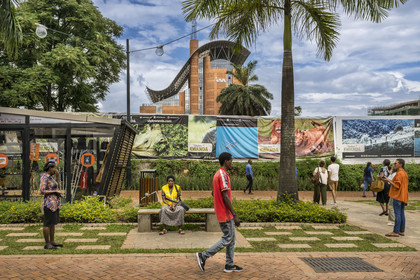 Rwanda, Kigali, centre ville Kigali CBD, Zone piétonne sur KN 4 Ave et la Maison des Nations Unies en arrière-plan