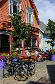 Norvège, Rogaland, Stavanger, le café Boker & Borst (Books&Booze) dans la rue Holmegate