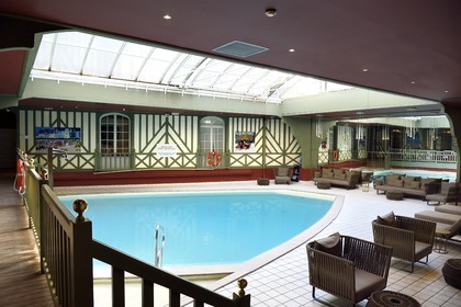 France, Calvados (14), Pays d'Auge, Deauville, l'Hotel Normandy Barriere, la piscine couverte