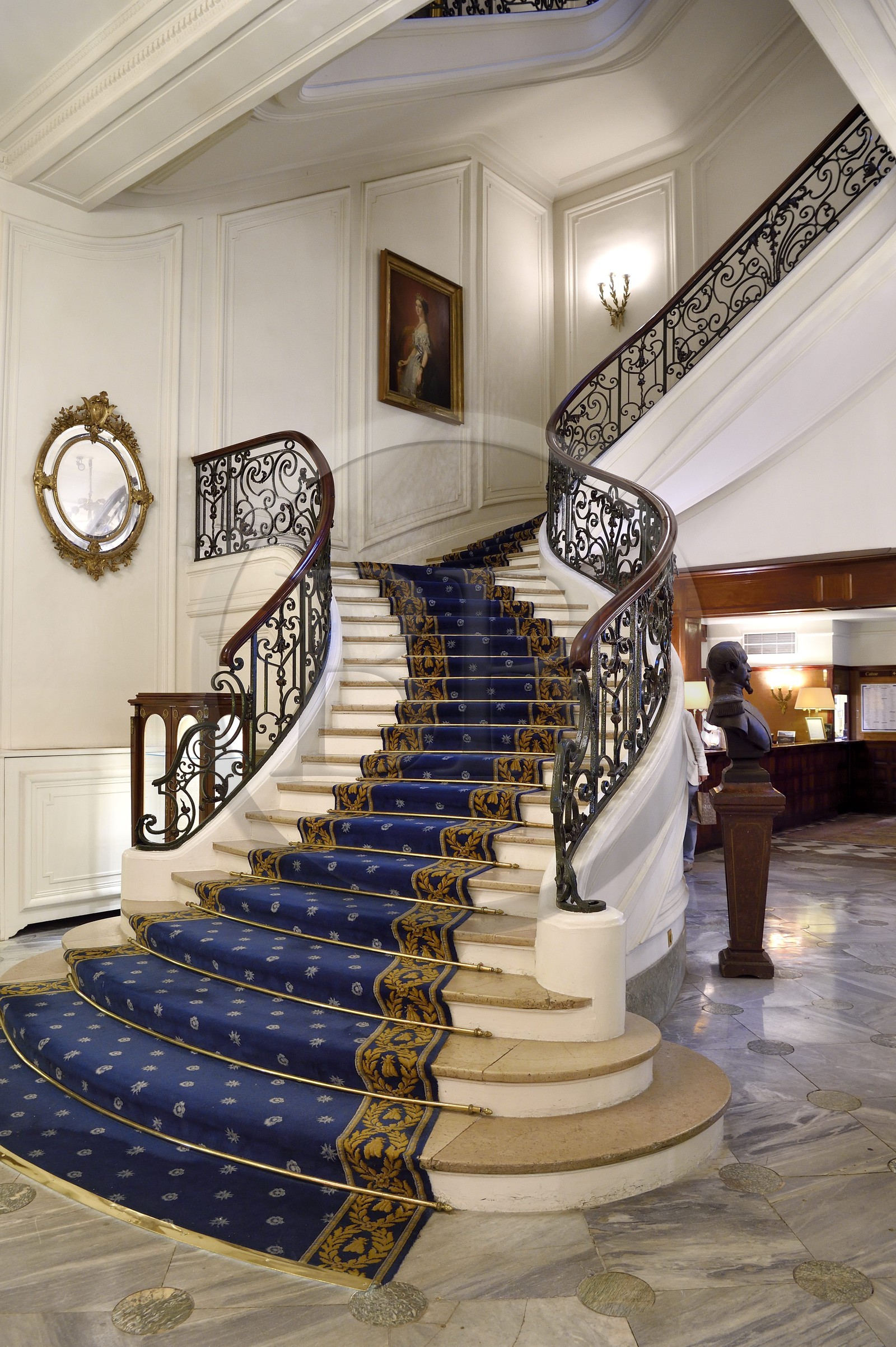 France, Pyrénées-Atlantiques (64), Pays-Basque, Biarritz, Hotel du Palais, le grand escalier