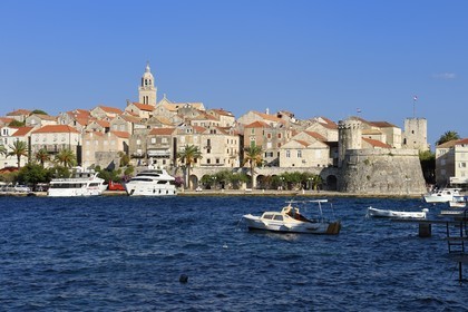 Croatie, Dalmatie, cote dalmate, Ile de Korcula, ville de Korcula et tour de défense sur le port