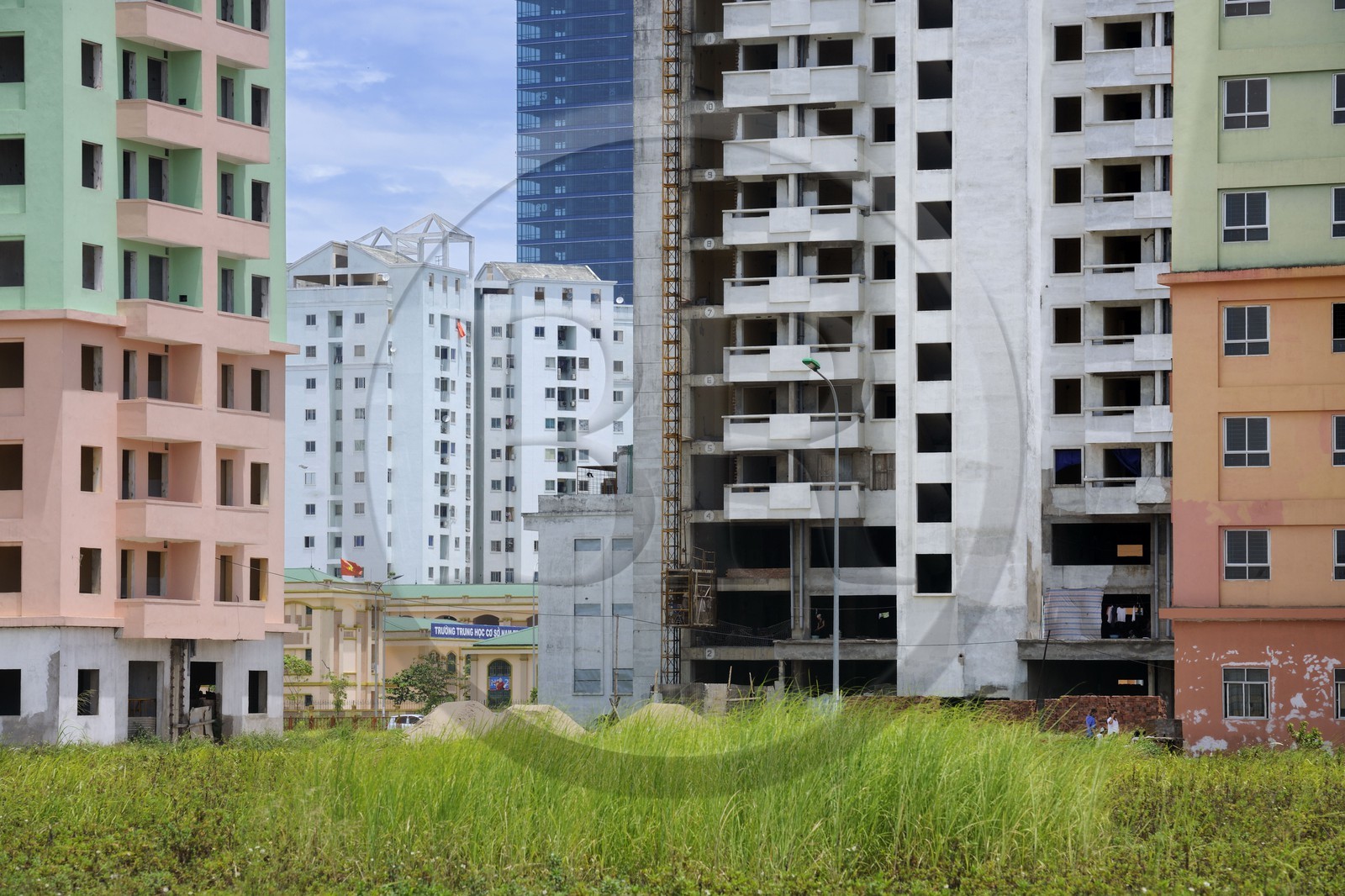 Vietnam, Hanoï, nouveaux ensembles d'immeubles en construction dans le quartier de Cau Giay Vietnam, Hanoï, nouveaux ensembles d'immeubles en construction dans le quartier de Cau Giay