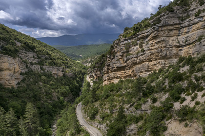 France, Drôme (26), parc naturel régional des Baronnies provençales, les gorges d'Aulan qui longent le Toulourenc (vue aérienne)