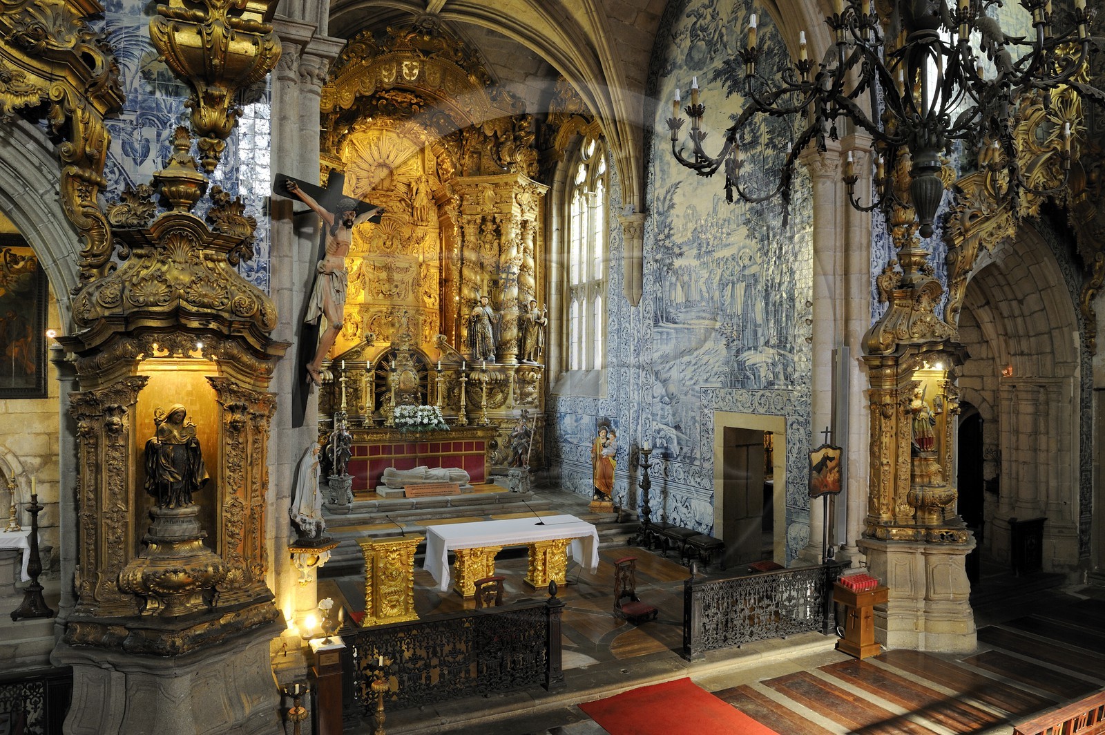 Portugal, Minho region, Guimaraes, town listed as World Heritage by UNESCO, Igreja de Sao Francisco ( San Francisco church), azulejos of the early 18th century