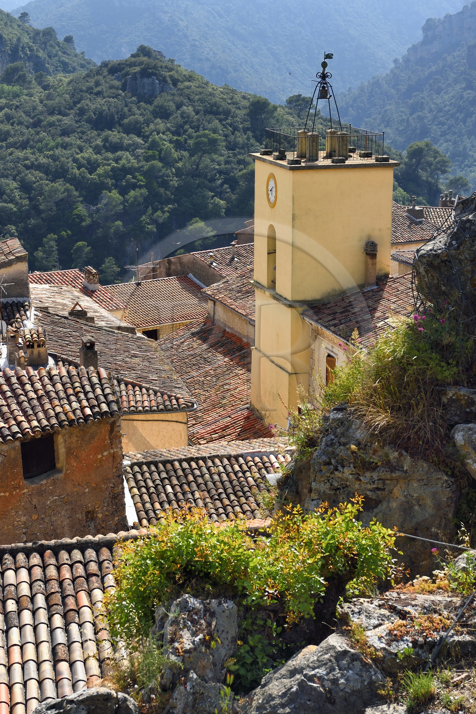 France, Var (83), La Dracénie, village de Châteaudouble surplombant les gorges sur la Nartuby
