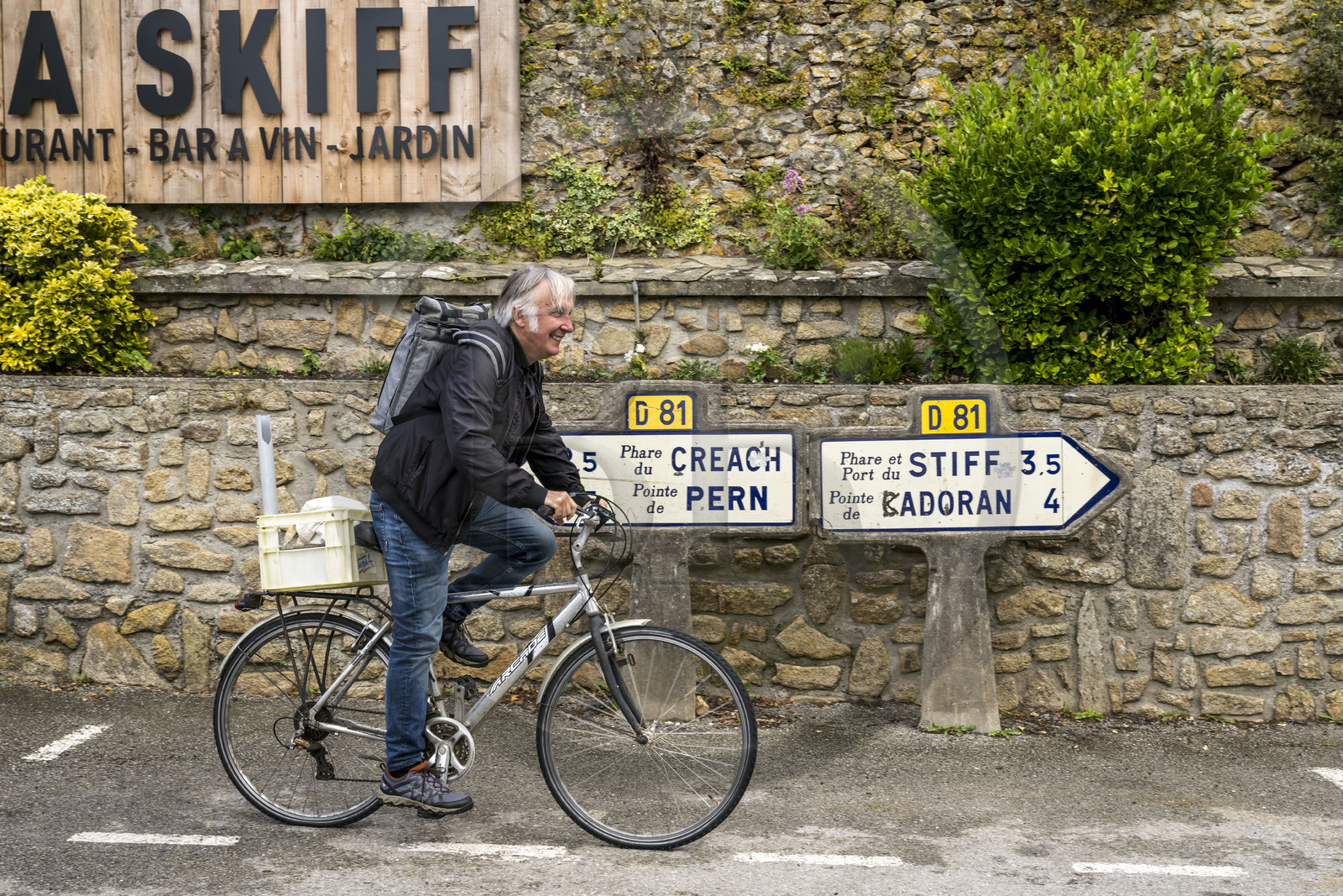 France, Finistère (29), Mer d'Iroise, Ile d'Ouessant, Lampaul, panneau routier historiques Michelin