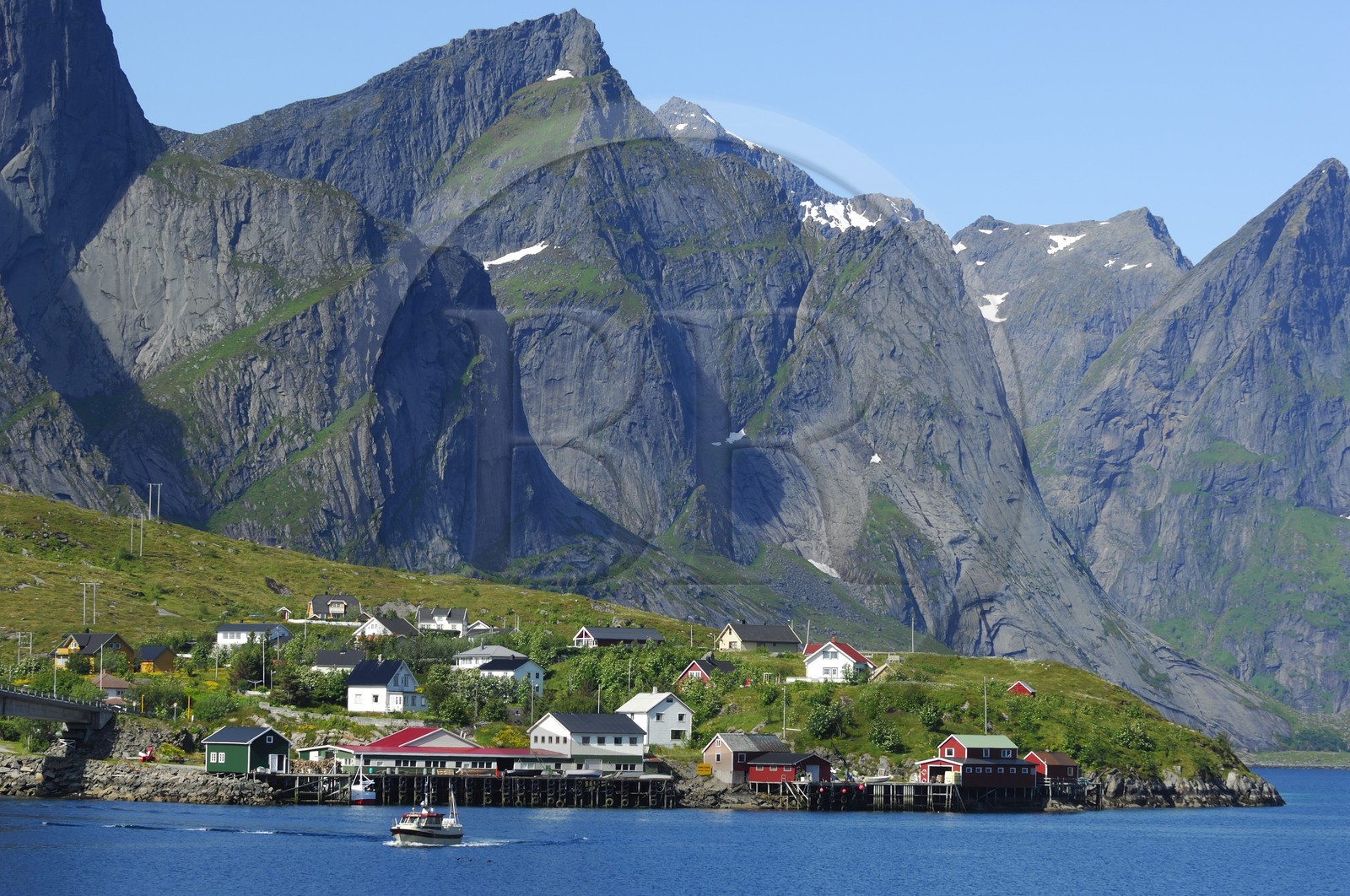 Norvège, Nordland, Iles Lofoten, Ile de Moskenes, le village de pêcheurs de Reine
