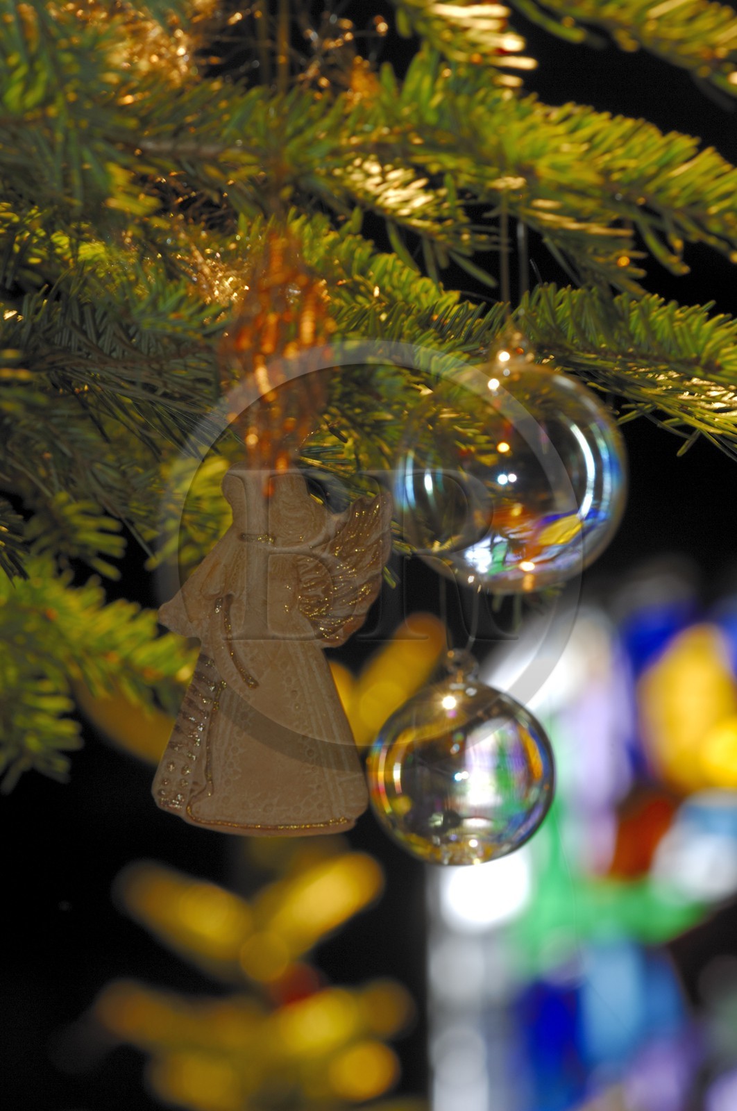 France, Bas Rhin (67), Selestat, sapin de Noel suspendu dans la nef de l'Eglise Saint-Georges