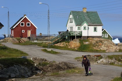 Groenland, cote ouest, baie de Baffin, maisons en bois d'Upernavik