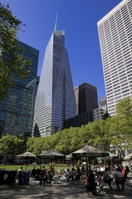 United States, New York, Manhattan, Midtown, Bank of America Tower (2009) on 42nd Street and 6th Avenue seen from Bryant Park