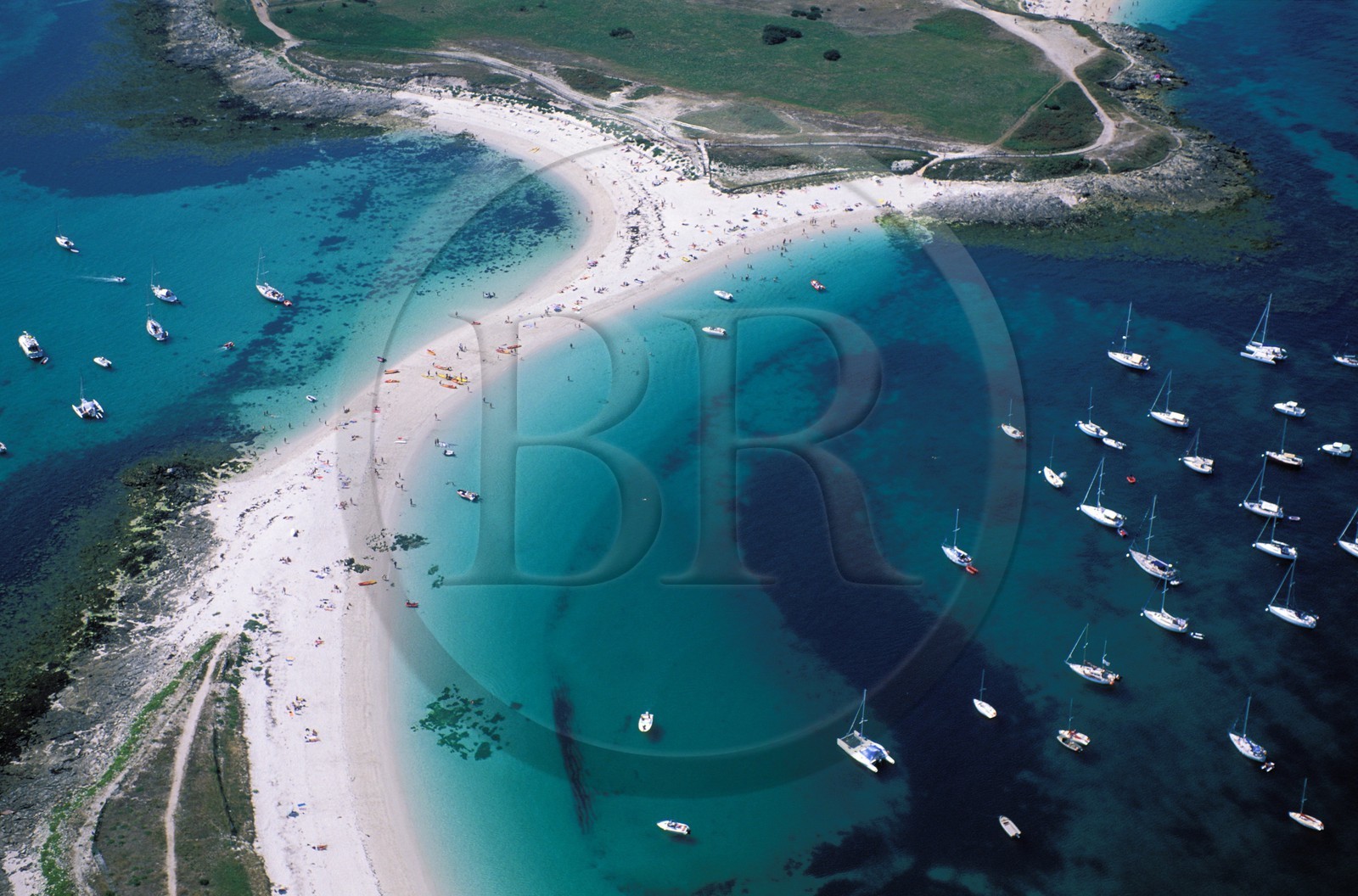 France, Finistère (29), archipel des Glénans, l'île Guiriden (ou Guirinzab, l'île aux sables) (vue aérienne)