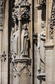 France, Paris (75), église Saint-Germain-l' Auxerrois le porche, Sainte Bathilde reine de France au premier plan
